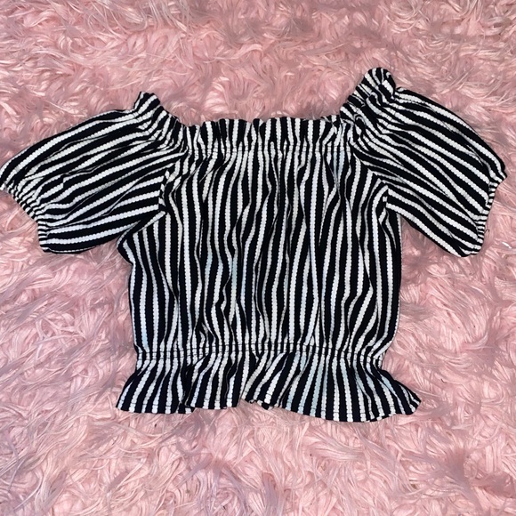 FREE WITH ORDER 🦓H&M Striped off the shoulder top - Picture 2 of 5